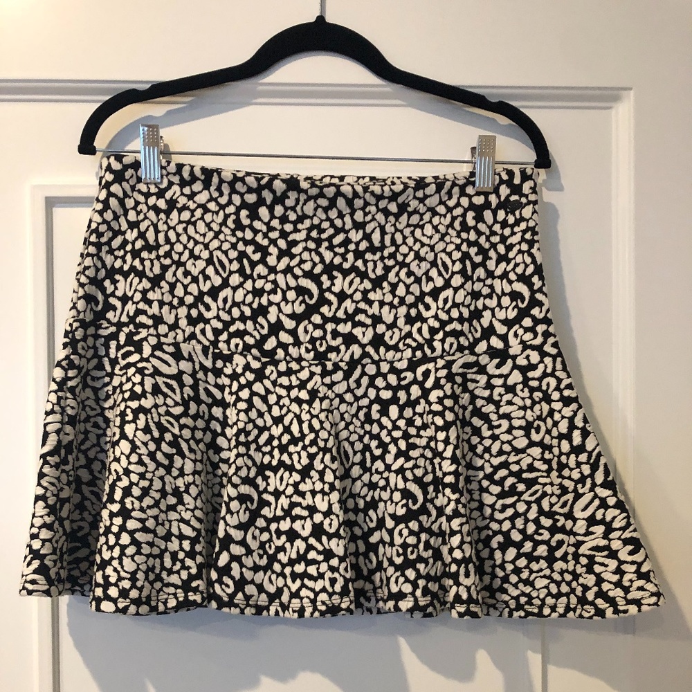 Guess Short Flouce Skirt 8